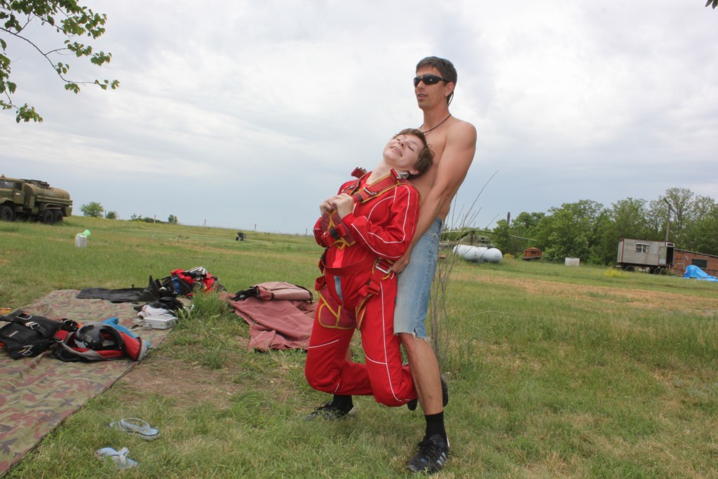 Прыжки с парашютом в тандеме с инструктором в Азовском аэроклубе